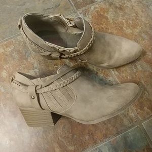 👠Ankle high boots💕